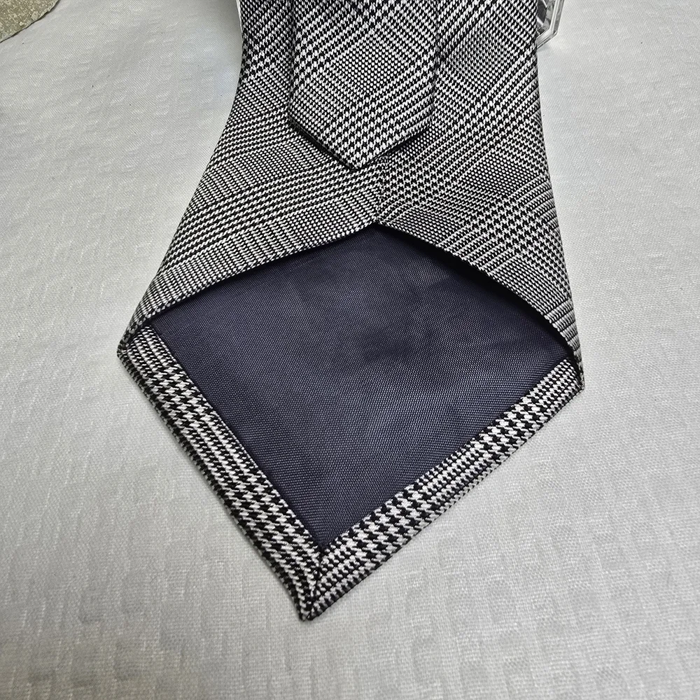 Comseta HoundstoothSophisticated Black and Gray Diagonal Pattern Tie